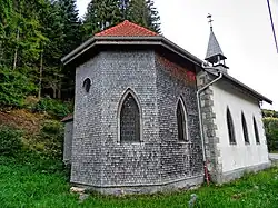 Le chevet de la chapelle Saint-Jean-Baptiste à Plainfaing.