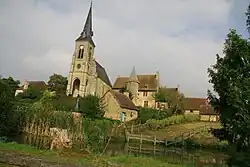 La chapelle Saint-Julien et le prieuré de Saint-Marceau.