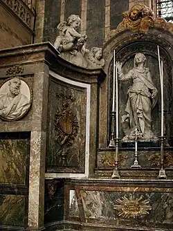 Sainte Marguerite (à droite), cathédrale Notre-Dame d'Amiens, chapelle Sainte-Marguerite.