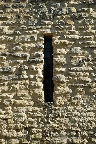 Meurtrière de la face sud de la tour.