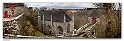 Vue d'ensemble panoramique de la chapelle Sainte Barbe, sur la commune du Faouët dans le Morbihan.