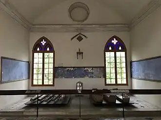 L'intérieur de la chapelle de Forbin-Janson, ou « chapelle des fusillés ».