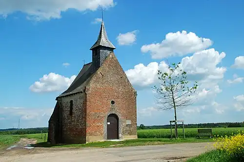 La chapelle en 2012après la plantation du jeune chêne.
