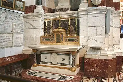 Chapelle saint Joseph, chapelle latérale dans l'église supérieure de la basilique Notre-Dame de la Garde à Marseille.
