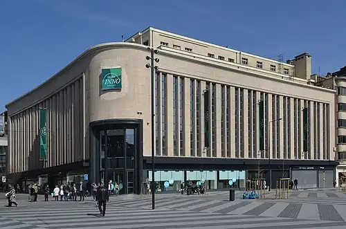 Le grand magasin Galeria Inno (anciennement À l'Innovation) à Charleroi qui servit de décor pour le tournage.