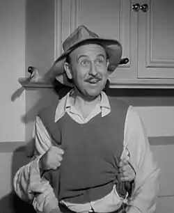 Description de l'image Charles Arnt My Favorite Brunette (1947) 5.jpg.