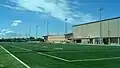 Le Charles McClendon Practice Facilityet le batiment du LSU Indoor Practice Facility.