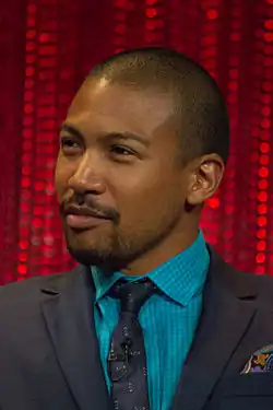 Charles Michael Davis interprète Liam Lupo