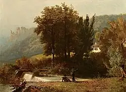 Peinture en couleurs représentant à l'avant-plan une cascade et une silhouette masculine assise sur l'herbe, au centre quelques arbres hauts ; à gauche se dessinent les ruines d'un château-fort et à droite apparaît une maison blanche en partie masquée par de la végétation.