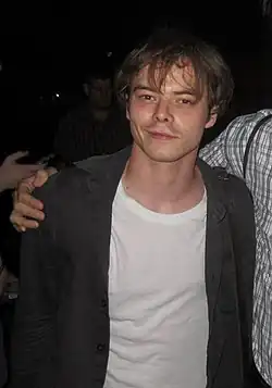 Charlie Heaton interprète Jonathan Byers.