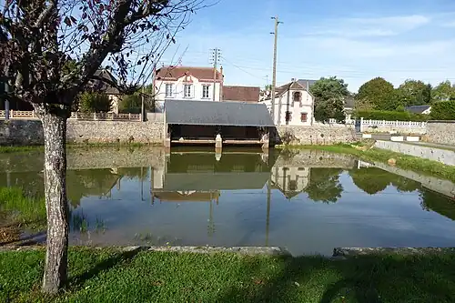 La mare et le lavoir.
