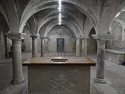 Vue de la crypte sous le chœur de l'église.