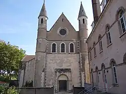 Façade occidentale et entrée principale.