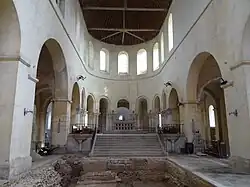 Vue de l'intérieur depuis l'entrée principale.