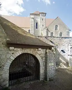 La fontaine Saint-Jean sous la collégiale Saint-André.