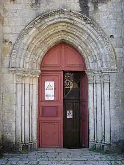 Portail d'entrée en façade nord.