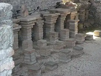 Piles d'un hypocauste.