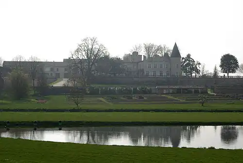Vue sur le château en hiver.
