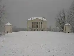 Le château en hiver, sous la neige.