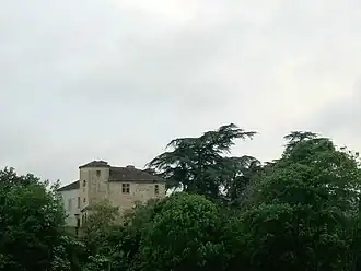 Vue de la partie est du château du XIe&nbsp;siècle du domaine De Latour
