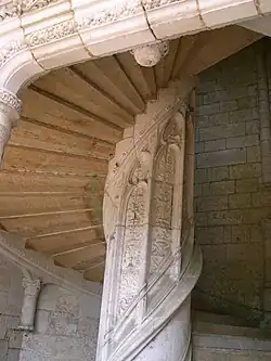L'escalier à vis de l'aile Dunois (château de Châteaudun, après 1495).