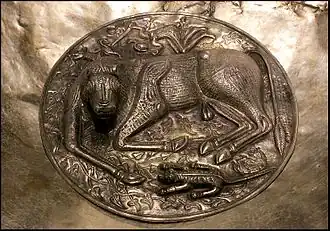 Chaudron de Gundestrup, fond circulaire. "Les Gaulois, une expo renversante", 2012, galvanoplastie de Bibracte.