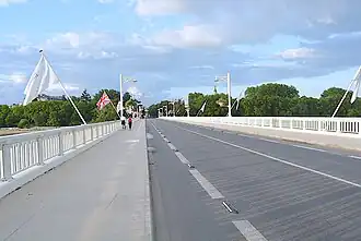 Trottoir et chaussée du pont de Bellerive