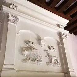 Fronton de la cheminée