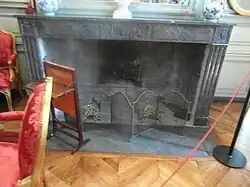 Cheminée de la chambre du Roi.