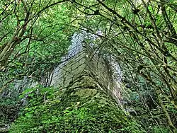 Éperon de la muraille défensive.