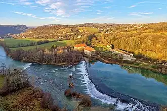 Les anciennes Forges de Chenecey et leur barrage sur la Loue.
