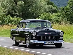 Un sosie de la Bel Air de 1955 d'American Graffiti.