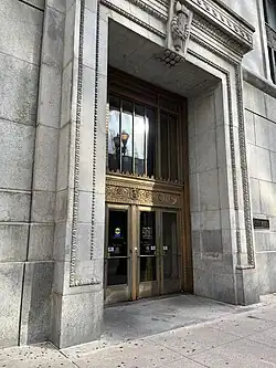 Entrée du bâtiment.