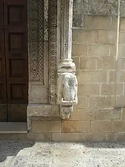 Détail du portail de l'église mère