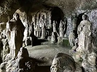 L'intérieur de la grotte.