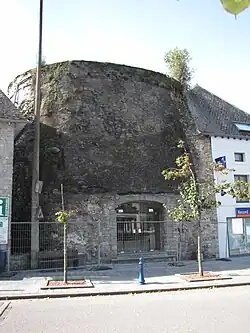 La vieille tour (XVIe et XVIIe&nbsp;siècle).