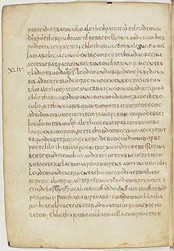 Photographie d'une page de parchemin avec un texte manuscrit inscrit dessus