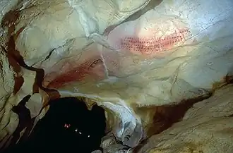 Peintures en aplat et pointillés