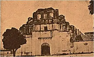 Cour intérieure de la grande église à côté de l'ancien couvent