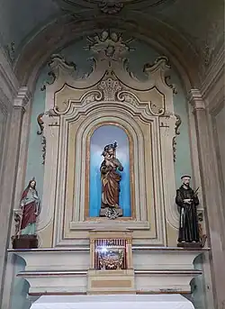 La chapelle Saint Joseph, avec le reliquaire contenant les reliques de saint Paulin martyr.