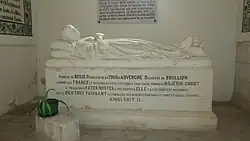 Gisant d'Aurélie de Bossi dans le mausolée.