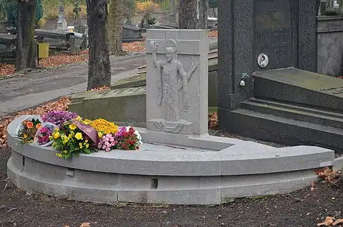 Tombe au cimetière de Charleroi Nord.