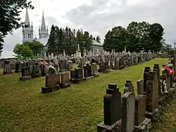Vue de la section Nord du cimetière d'en haut de Sainte-Thècle.