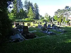 Le carré annexe (A).