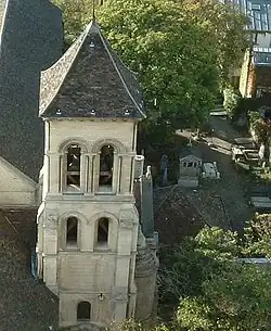 Église Saint-Pierre et cimetière du Calvaire.