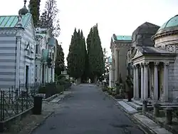 Allée des chapelles.