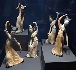 Danseuses, figurines, dynastie Tang, VIIIe&nbsp;siècle.