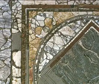 Opus sectile de l'insula de Jason, à Cyrène. Le carré central est en cipolin.