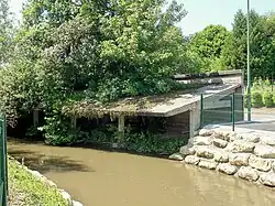 Lavoir rue des Usines sur le Thérain à Cires-lès-Mello.