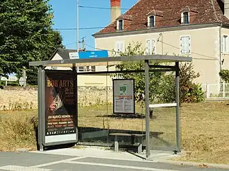 L'arrêt de bus à Ciron en 2016.